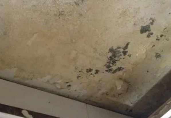 新都阳台漏水维修公司分享下新都卫生间渗水维修需要注意哪些问题。